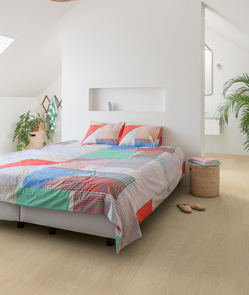 Quick-Step 乙烯基地板和豪华乙烯基地砖，适用于卧室的完美地板